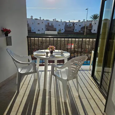 Ocean Front Cozy 2 Bedroom, 3 Beds Spacious- Netflix, Pool, Lift & Fast Wifi Playa del Inglés