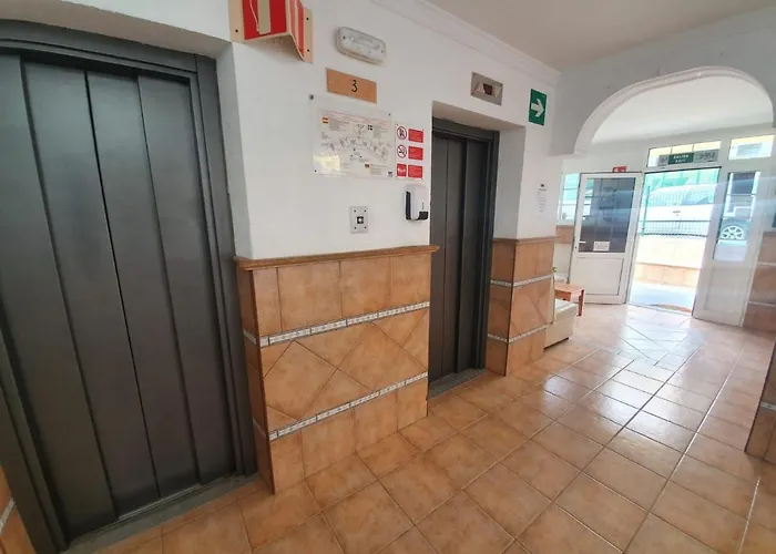 Ocean Front Cozy 2 Bedroom, 3 Beds Spacious- Netflix, Pool, Lift & Fast Wifi Плайя-дель-Инглес