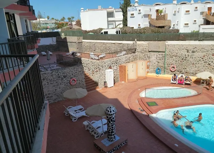 Ocean Front Cozy 2 Bedroom, 3 Beds Spacious- Netflix, Pool, Lift & Fast Wifi Плайя-дель-Инглес