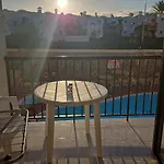 Ocean Front Cozy 2 Bedroom, 3 Beds Spacious- Netflix, Pool, Lift & Fast Wifi Playa del Inglés
