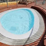 Ocean Front Cozy 2 Bedroom, 3 Beds Spacious- Netflix, Pool, Lift & Fast Wifi Playa del Inglés