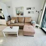 Ocean Front Cozy 2 Bedroom, 3 Beds Spacious- Netflix, Pool, Lift & Fast Wifi Apartamento