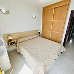 Ocean Front Cozy 2 Bedroom, 3 Beds Spacious- Netflix, Pool, Lift & Fast Wifi