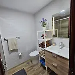 Apartamento Ocean Front Cozy 2 Bedroom, 3 Beds Spacious- Netflix, Pool, Lift & Fast Wifi