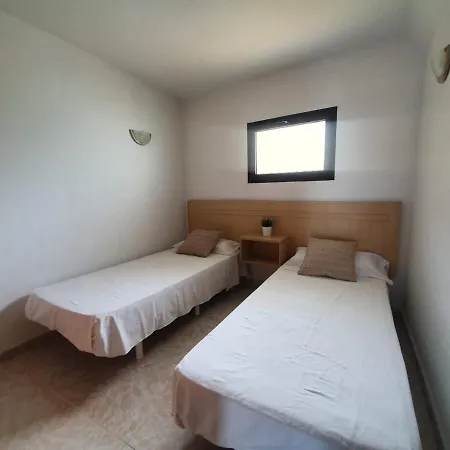 Ocean Front Cozy 2 Bedroom, 3 Beds Spacious- Netflix, Pool, Lift & Fast Wifi Lägenhet *