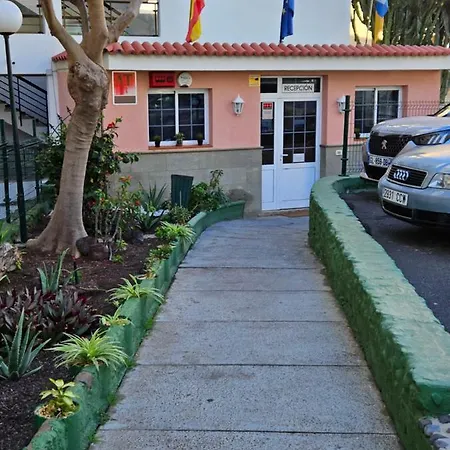 Ocean Front Cozy 2 Bedroom, 3 Beds Spacious- Netflix, Pool, Lift & Fast Wifi *