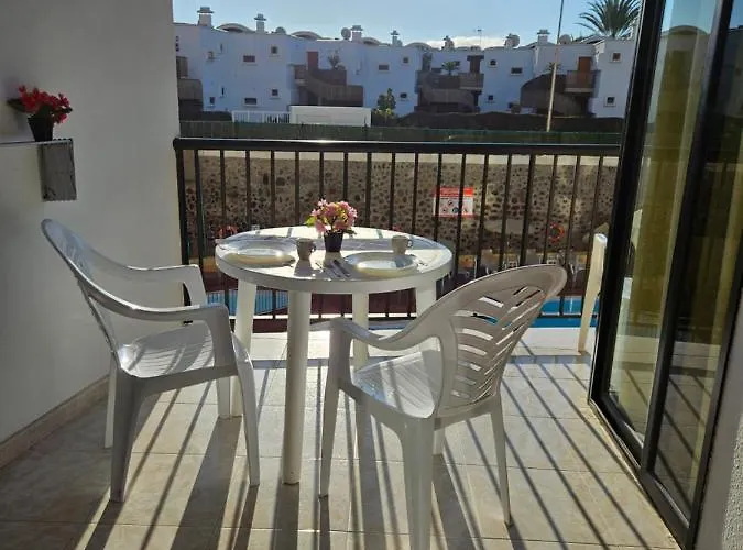 Ocean Front Cozy 2 Bedroom, 3 Beds Spacious- Netflix, Pool, Lift & Fast Wifi 플라야 델 잉글스