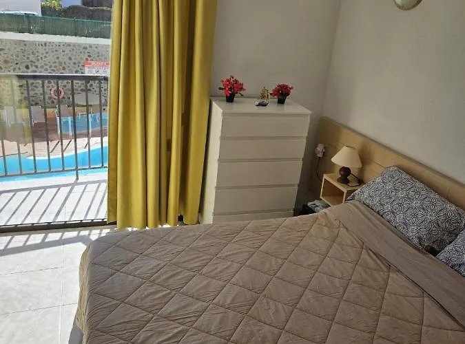 Ocean Front Cozy 2 Bedroom, 3 Beds Spacious- Netflix, Pool, Lift & Fast Wifi 플라야 델 잉글스