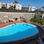 Ocean Front Cozy 2 Bedroom, 3 Beds Spacious- Netflix, Pool, Lift & Fast Wifi * Playa del Inglés