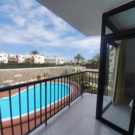 Ocean Front Cozy 2 Bedroom, 3 Beds Spacious- Netflix, Pool, Lift & Fast Wifi Apartamento Playa del Inglés