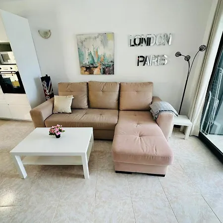 Ocean Front Cozy 2 Bedroom, 3 Beds Spacious- Netflix, Pool, Lift & Fast Wifi Апартаменты