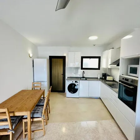 Ocean Front Cozy 2 Bedroom, 3 Beds Spacious- Netflix, Pool, Lift & Fast Wifi * Плайя-дель-Инглес