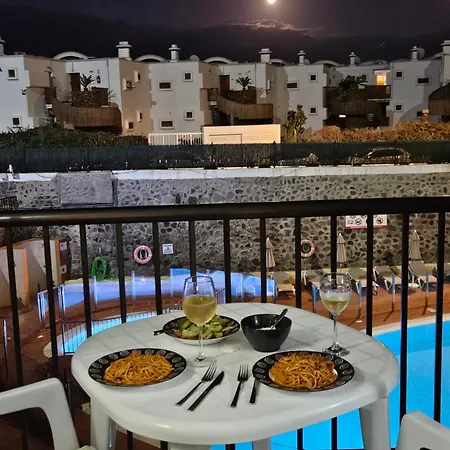 Ocean Front Cozy 2 Bedroom, 3 Beds Spacious- Netflix, Pool, Lift & Fast Wifi Apartamento *