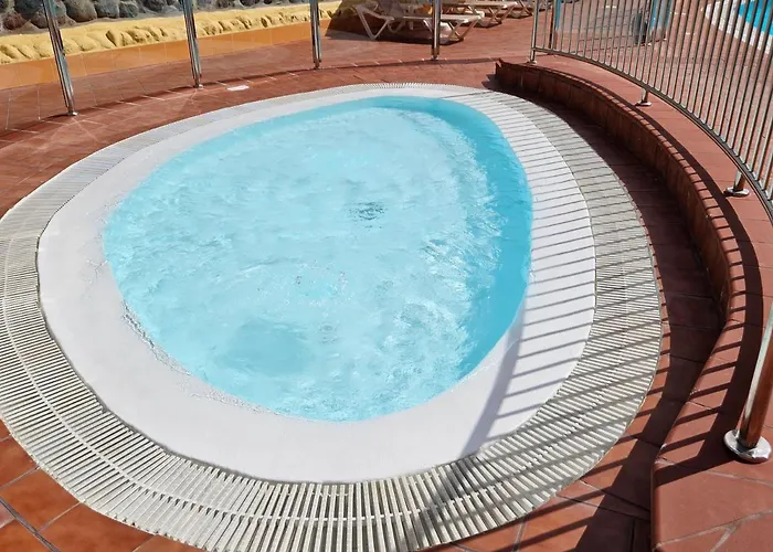 Ocean Front Cozy 2 Bedroom, 3 Beds Spacious- Netflix, Pool, Lift & Fast Wifi プラヤ・デル・イングレス