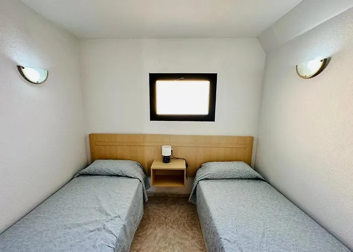 Ocean Front Cozy 2 Bedroom, 3 Beds Spacious- Netflix, Pool, Lift & Fast Wifi アパート *