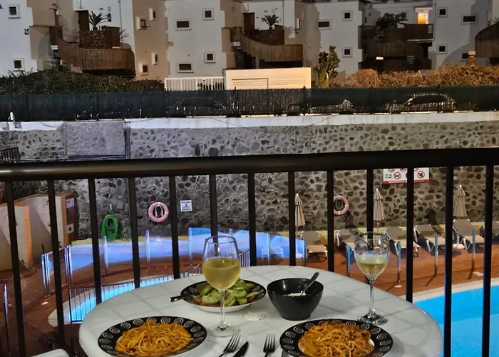 Ocean Front Cozy 2 Bedroom, 3 Beds Spacious- Netflix, Pool, Lift & Fast Wifi アパート *