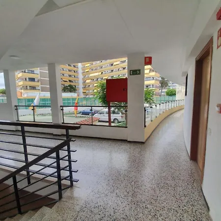 Ocean Front Cozy 2 Bedroom, 3 Beds Spacious- Netflix, Pool, Lift & Fast Wifi Apartment