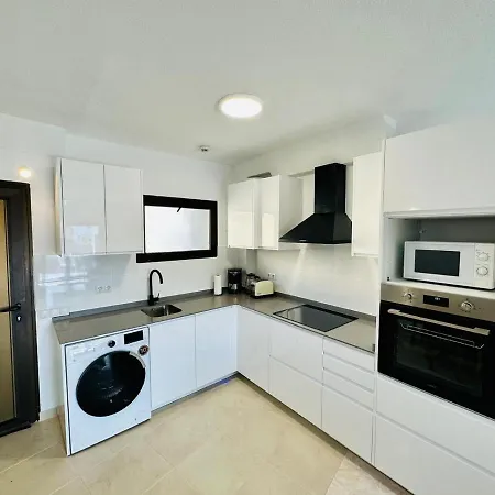 Apartment Ocean Front Cozy 2 Bedroom, 3 Beds Spacious- Netflix, Pool, Lift & Fast Wifi Playa del Ingles (Gran Canaria)